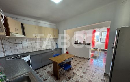 Casa de inchiriat cu 5 camere curte pet friendly Lazaret Sib - Fotografie 2