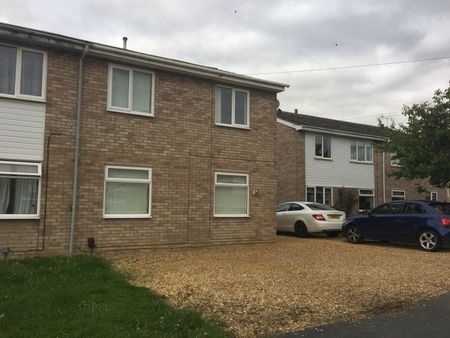 4 bedroom semi-detached to rent Priory Avenue, Swavesey - Photo 4