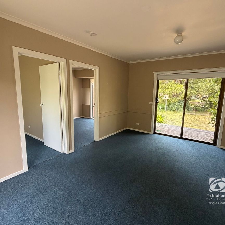 QUIET GARDEN SETTING - Photo 1