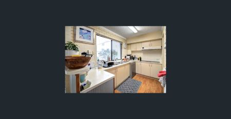 Fully Furnished Two Bedroom in the Heart of Mooloolaba - Photo 3