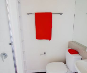 Large Studio - Photo 6