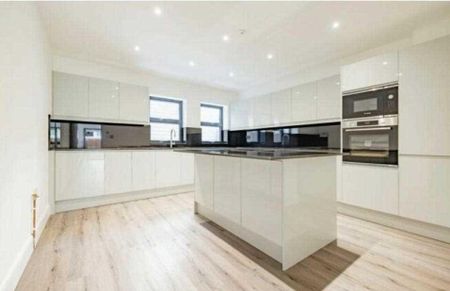 4 bedroom terraced house to rent - Photo 3