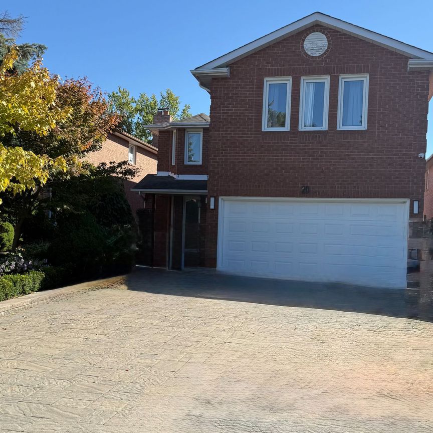 For Lease - 20 Eleanor Circle, Richmond Hill, Ontario - Photo 1