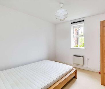 Macmillan Way, London, SW17 - Photo 5