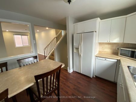 Detached Home For Lease | S7382022 - Photo 4