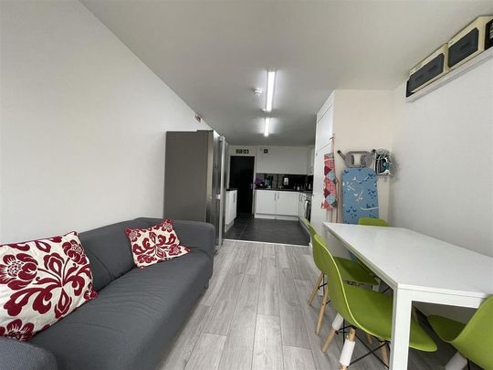 3 bedroom apartment to rent - Photo 1