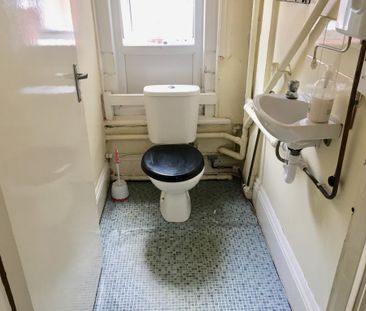 10 bedroom house of multiple occupation to rent - Photo 1