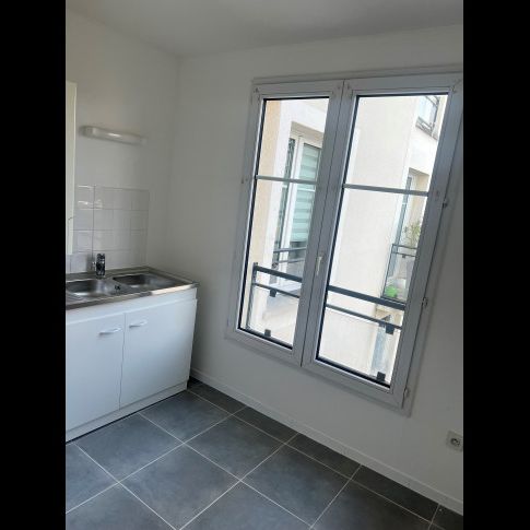 Location Appartement 2 pièces 58 m² Saint-Germain-en-Laye - Photo 2