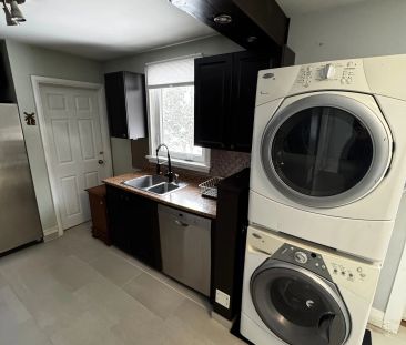 7792 WILSON Crescent #Main Floor - Photo 4