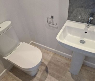 4 bedroom terraced house to rent - Photo 6