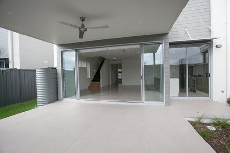 Spacious 4 Bedroom Home in Shell Cove - Photo 5