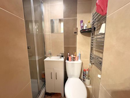 1 bedroom in a house share to rent - Photo 5