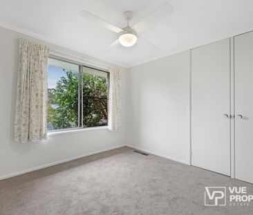 Expansive family home with dual living potential - Photo 4