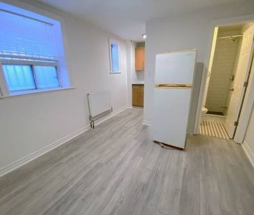 496 MONTROSE AVE. UNIT 26 - Studio/1Bath, Steps from TTC, *UTLS FREE* - Photo 2