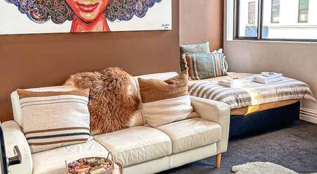 Stylish 2bdrm fully furnished apartment - Photo 3