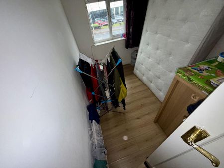 5 bedroom end of terrace house to rent - Photo 3