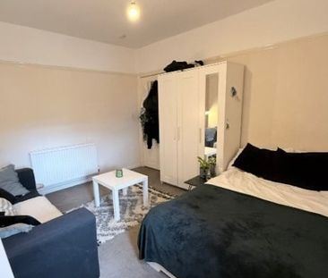 Room in a Shared Flat, Willesden Lane, NW2 - Photo 3