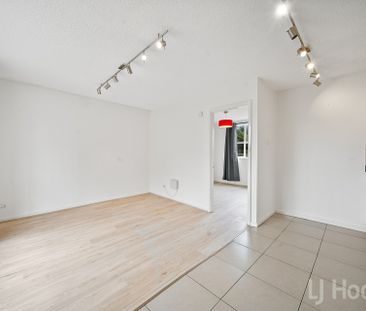 Spacious One Bedroom Unit - Photo 4