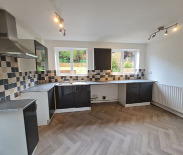 2 Bedroom Semi-detached House - Photo 2