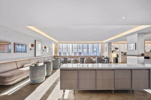 Manhattan Loft Gardens, 20 International Way, London - Photo 1