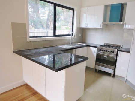 Modern Townhouse in Central Location! - Photo 2