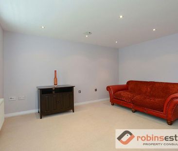2 bedroom ground floor flat to rent - Photo 2