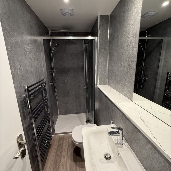 4 Bed Flat, Gironde Road, SW6 - Photo 1
