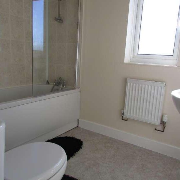 Oundle Road, Woodston, PE2 - Photo 1