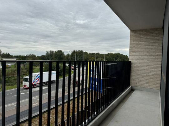 Stijlvol en energiezuinig nieuwbouwappartement met 2 slaapkamers te huur aan de rand van Veurne - Photo 1