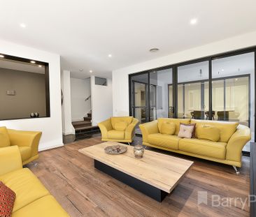 Stunning oval views - partially furnished - Photo 3