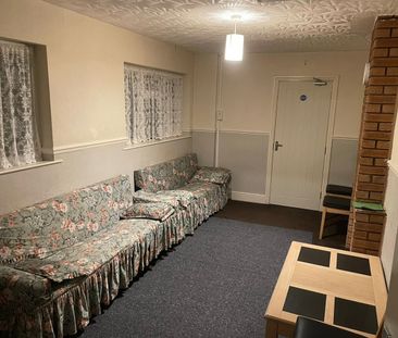Room in a Shared House, Ivor Road, B11 - Photo 1