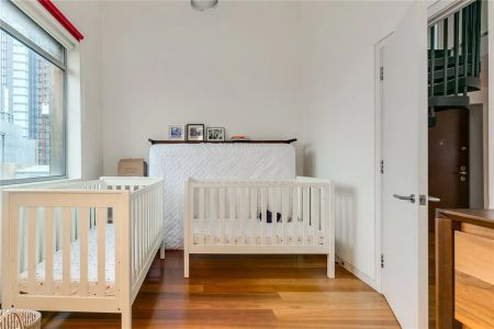 2 bedroom flat in Hoxton - Photo 2