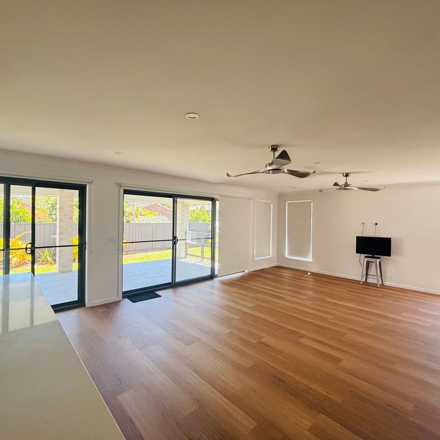 Modern 4-Bedroom Home for Rent - $750/week - Photo 1