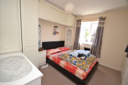References Pending - 2 bed Semi-Detached House - Photo 3