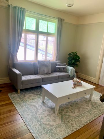 Fully furnished character home in prime location - Photo 2