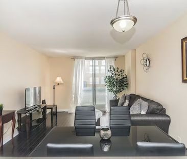 Rue De Bullion - Photo 2