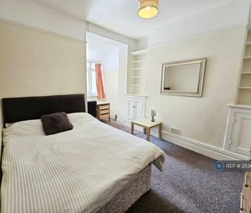 4 bedroom terraced house to rent - Photo 5