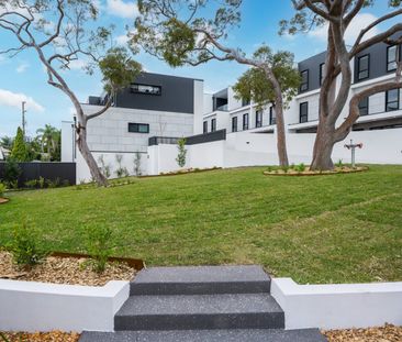 COMTEMPORARY TWO BEDROOM TOWNHOUSE - Photo 1