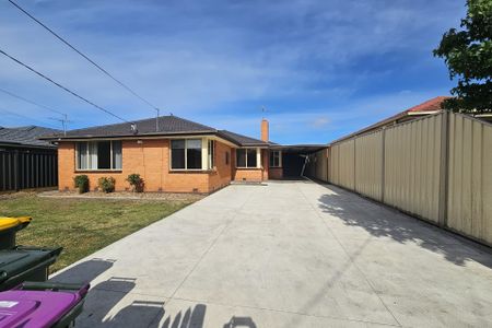 23 Simpson Street, - Photo 2