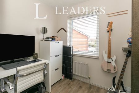 3 bedroom house to rent Le Patourel Close, Christchurch, BH23 - Photo 4