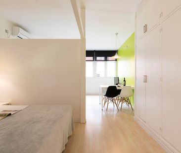 Studio apartment with communal terrace in Eixample - Photo 1