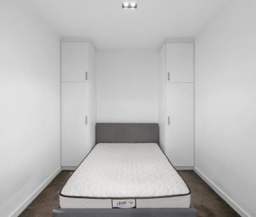 Fully furnished CBD living in prime position - Photo 3