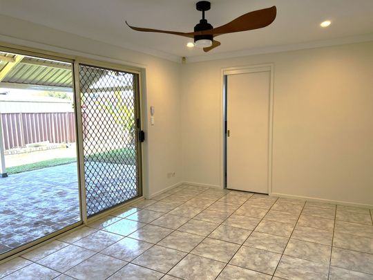 Walk to railway station - Photo 1