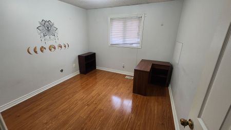 For Lease - 5048 Willowood Drive, Mississauga, Ontario - Photo 5