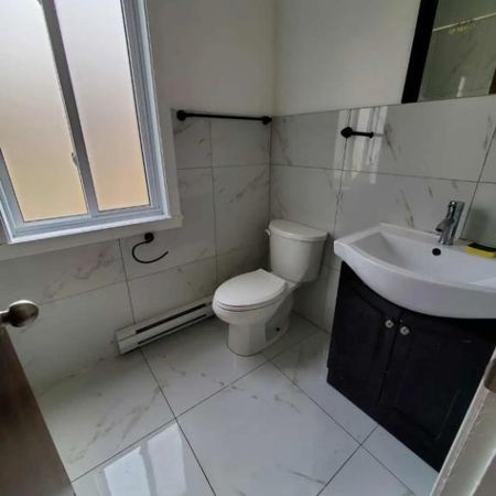 3 1/2 IMMEDIATE - RENOVE - VILLE ST LAURENT - PRES DU REM - Photo 3