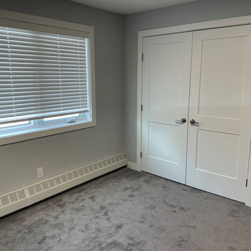 Small Pet Friendly 1 bed Apt located on the beach front in Sylvan Lake - Photo 1