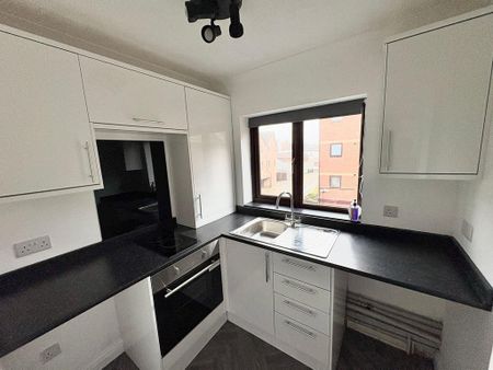2 bedroom flat to rent - Photo 4