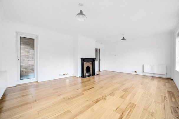 3 bedroom flat to rent - Photo 1