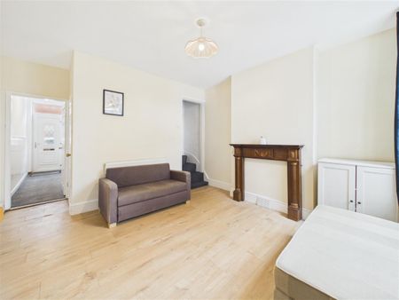 3 bedroom Terraced House to rent - Photo 3