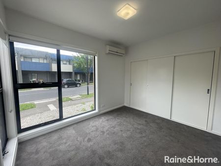 Stunning 3-Bedroom Family Home - Photo 4